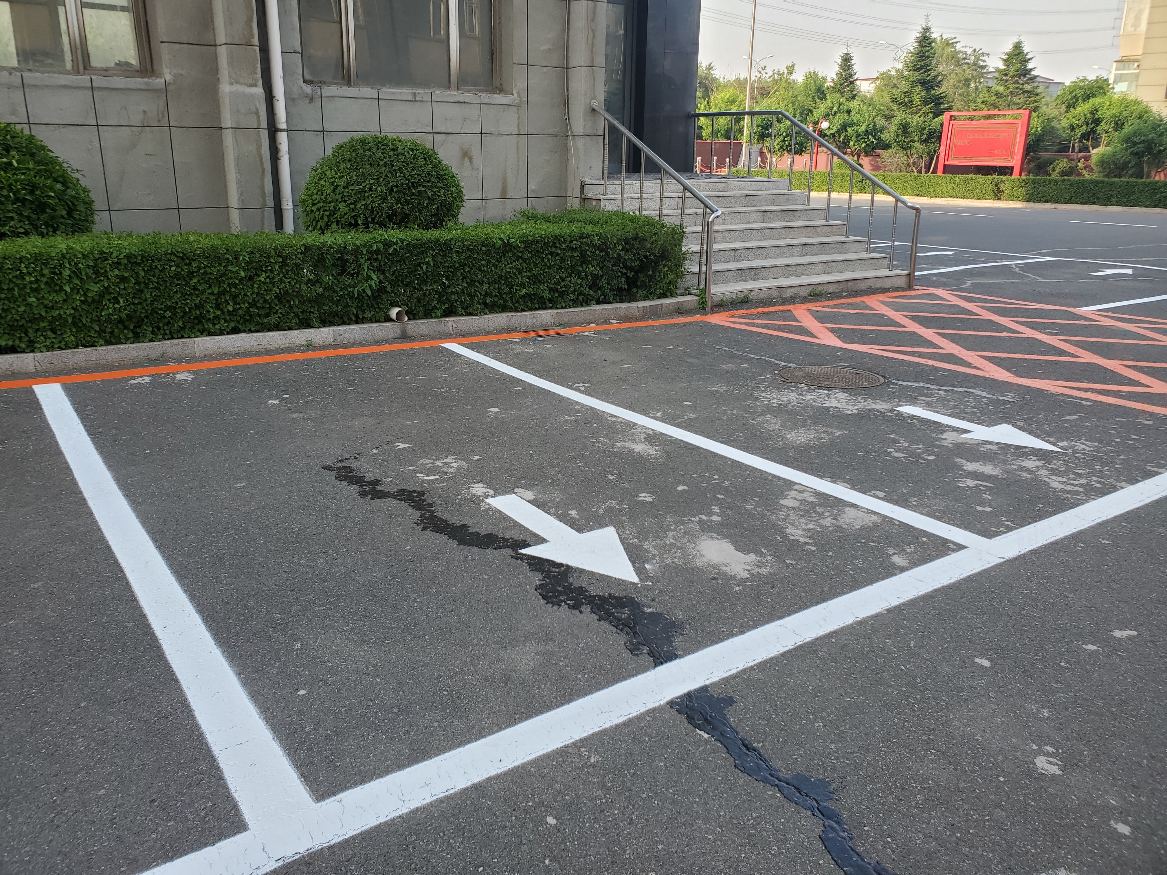 停车场标识线施工、划线标准以及车位划线尺寸解析